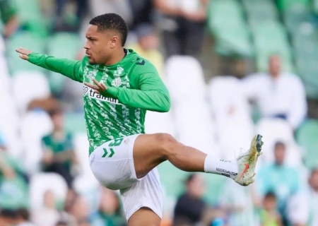 Palmeiras se acerta com o Barcelona para ter Vitor Roque, mas La Liga veta transferência nesta janela