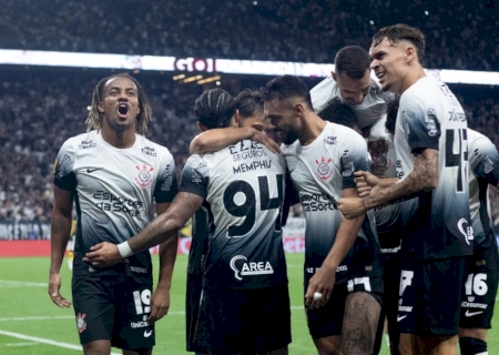 Corinthians vence São Bernardo com gols nos acréscimos e garante classificação no Paulista