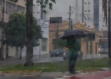 É verão: apesar de temperaturas elevadas, Inmet renova alerta de chuva em todo o Estado