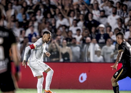 Neymar volta a marcar, Santos vence o Água Santa e lidera grupo do Paulistão