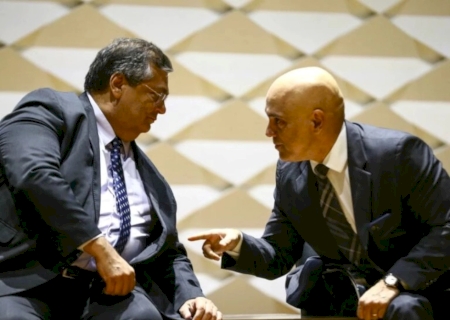 Moraes e Dino julgarão denúncia da PGR contra Bolsonaro; entenda