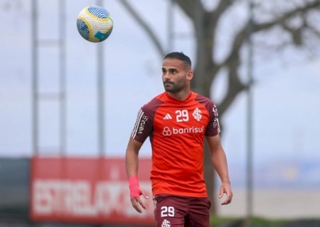 Thiago Maia chega a São Paulo para fechar com o Santos e celebra fim de novela: 'Não acabava nunca'
