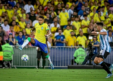 Raphinha passa em branco, e Brasil apanha da Argentina pelas Eliminatórias