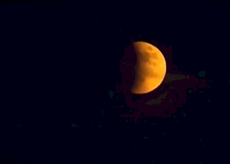 ‘Lua de Sangue’: Eclipse lunar total promete encantar na madrugada de sexta-feira