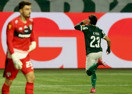 Palmeiras vence o São Paulo com pênalti polêmico e enfrenta Corinthians na final do Paulistão