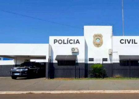 Homem é perseguido por dupla e esfaqueado no pescoço após conversar com mulher em bar
