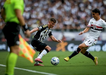 Com Calleri expulso, São Paulo segura empate contra o Atlético-MG pelo Brasileiro