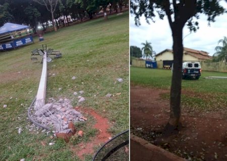 ANGÉLICA: Viatura da PM colide com poste durante perseguição