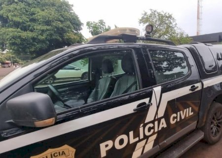 Após espalhar gasolina, homem ameaça colocar fogo em casa com esposa e filha