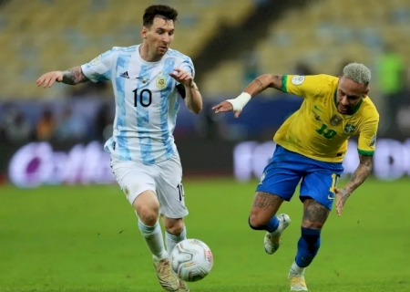 Com Pelé em segundo, Messi é eleito melhor jogador da história pela IFFHS