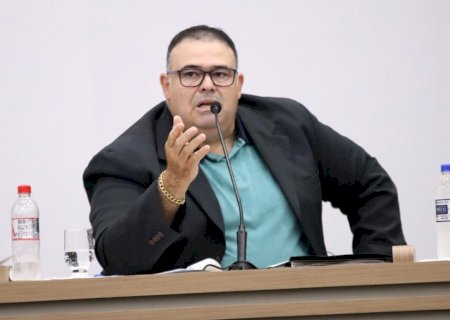 Professor Erlon pede assentos almofadados ou cadeiras acolchoadas para a recepção do HMI e parceria/convênio com empresa de educação profissional