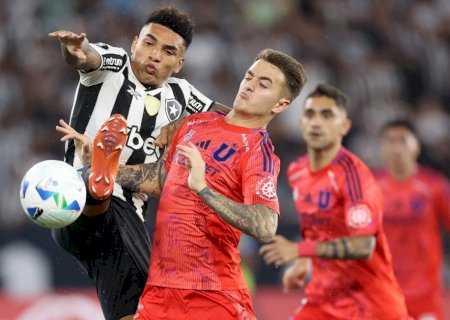 Com um a menos, Botafogo vence a Universidad de Chile e vai às oitavas