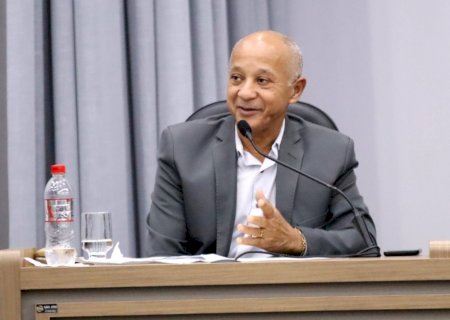 Gerson da Saúde pede retomada de terrenos doados a supermercado para construção de campos de futebol suíço