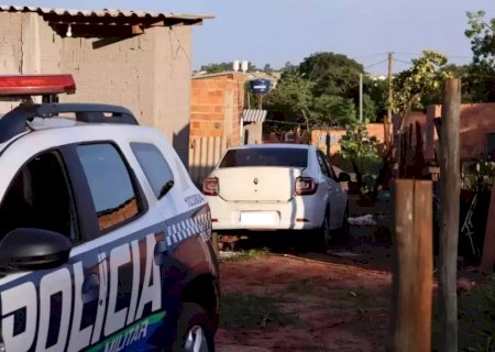 Com carro furtado, homem é baleado ao reagir abordagem e morre
