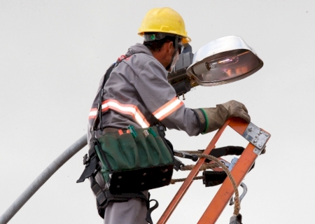 DEODÁPOLIS:  Prefeitura firma dois contratos para aquisição de materiais elétricos que somam mais de R$ 870 mil