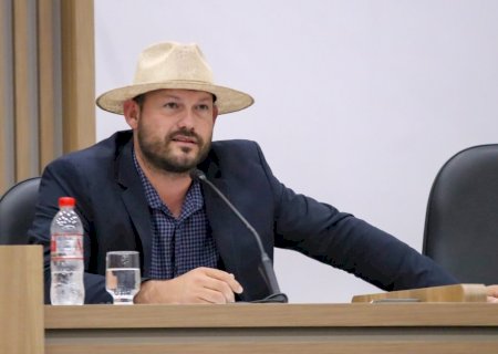 Eder Chicó pede manutenção das estradas rurais paralelas às rodovias e ponto de ônibus no Eco Park