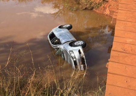 Veículo cai de ponte e duas pessoas morrem na MS-141 entre Angélica a Nova Andradina