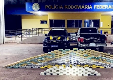 Dois são presos com 254 kg de cocaína e armas na BR-262