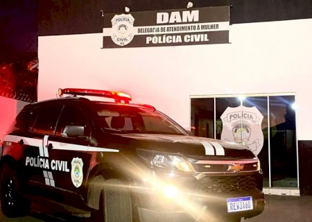 Mulher escapa de cárcere privado e marido é preso em flagrante