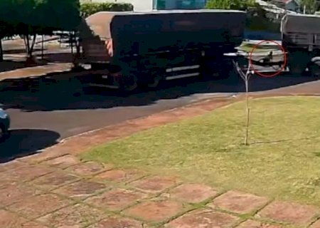 Criança sobe em reboque de carreta bitrem e morre atropelada em MS