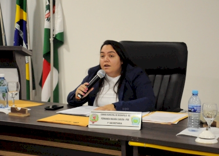 Vereadora Fernanda Casusa apresenta moções de aplausos a integrantes  da Polícia Civil de Deodápolis
