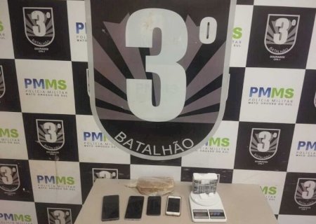 Polícia encontra drogas e celulares em casa vazia durante ocorrência de violência doméstica