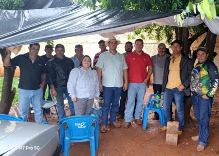 DEODÁPOLIS: Produtores de leite fecham entrada de Laticínio Dica na MS-145 por falta de pagamento