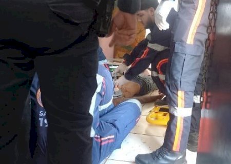 Rapaz é baleado na cabeça dentro de apartamento e fica em estado grave