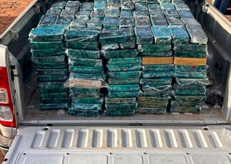 Ônibus com mais de 30 imigrantes ilegais escondia 745 quilos de cocaína em compartimentos secretos