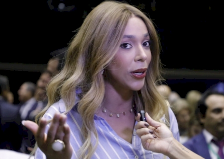 Erika Hilton é eleita presidente da Comissão de Direito das Mulheres