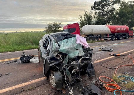 IVINHEMA: Grave acidente na BR-376 deixa jovem morta após colisão frontal