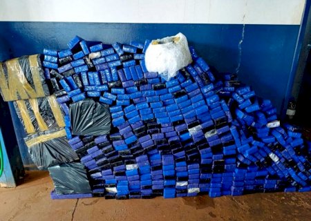 Polícia apreende maconha, cigarros e pneus contrabandeados