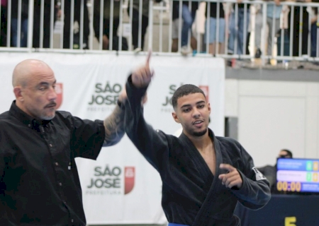 DEODÁPOLIS: Atleta João Felipe conquista medalha no Floripa Fall International Open da IBJJF