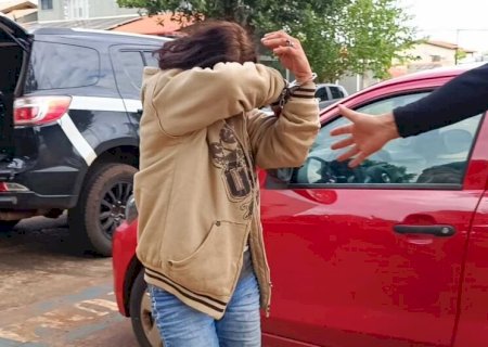 Reviravolta: polícia prende outra mulher acusada de atear fogo em banheiro e matar homem
