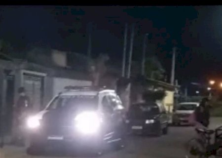 Homem morre baleado pela polícia após tentar atacar pai idoso com faca