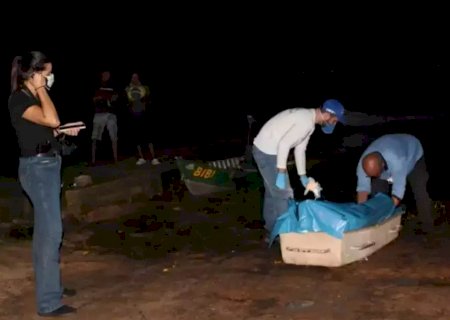 Piloto de barco encontra corpo de homem boiando no rio Paraná