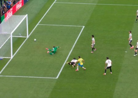 Brasil busca virada nos acréscimos, vence Japão e avança às oitavas da Copa