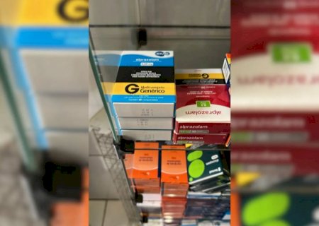 Farmacêutico é preso e drogaria lacrada por antibióticos em banheiro