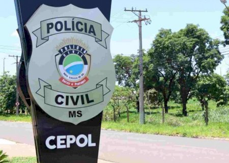 Mãe procura a polícia após filho dizer que foi sequestrado por dívida de motel