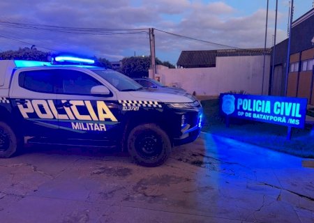 BATAYPORÃ: Motorista embriagado bate caminhonete contra proteção de residência