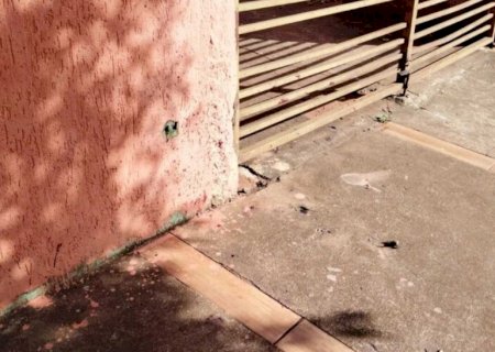 Homem é morto em frente à casa da ex-mulher e suspeito foge em Dourados