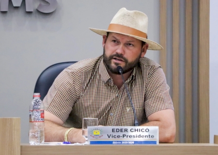 Eder Chicó requer informações relacionadas à pacientes em filas de espera e informações referentes à frota de veículos e máquinas pertencentes ao município