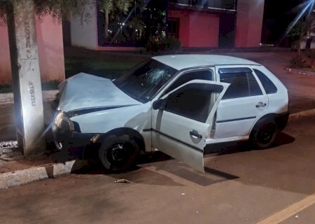 Motorista é preso por embriaguez após bater carro em poste em Nova Alvorada do Sul