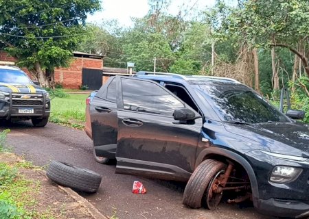 Motorista tenta fugir e acaba preso com veículo carregado com maconha