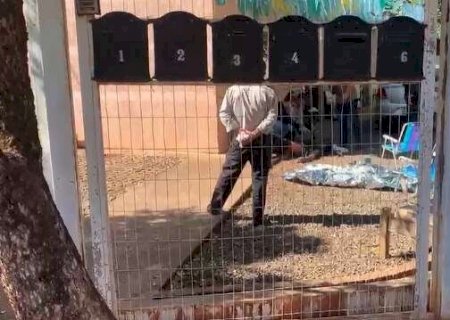 Discussão e bebedeira terminam com homem morto a facadas