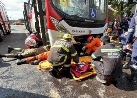 Motociclista sobrevive após ser arrastada por ônibus por uma quadra em MS