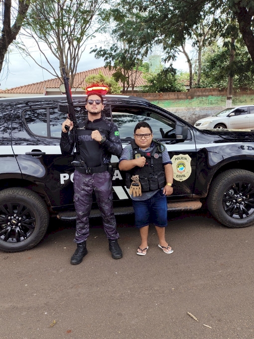 DEODÁPOLIS: João realiza sonho de conhecer viatura da Polícia Civil