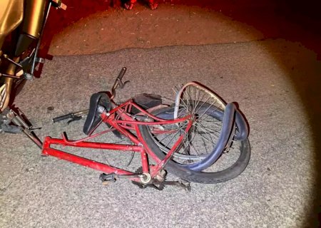 Ciclista morre atropelado por caminhão; motorista foge
