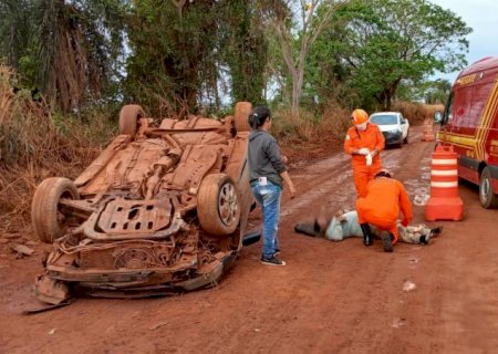 ANGÉLICA: Capotamento deixa motorista ferido em estrada entre município e o Rio Ivinhema