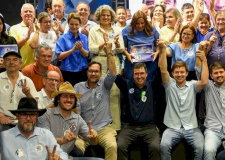 Riedel e Tereza reúnem grupo político com 77 prefeitos de MS em Campo Grande
